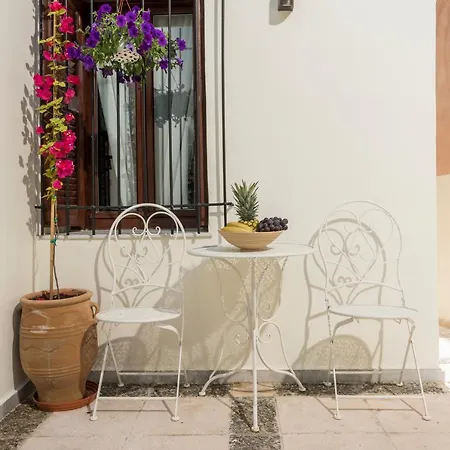 Belle Epoque Halepa's House & Feriehus Chania (Crete)