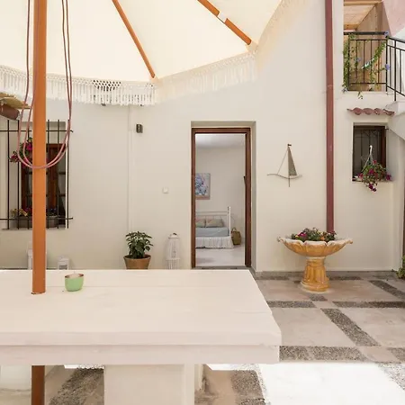 Belle Epoque Halepa's House & Feriehus